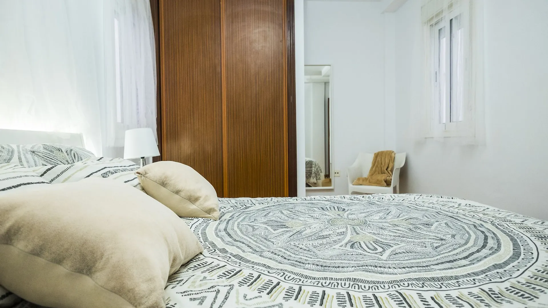Trendy And Glamour 2 Bedrooms Apartment Arona