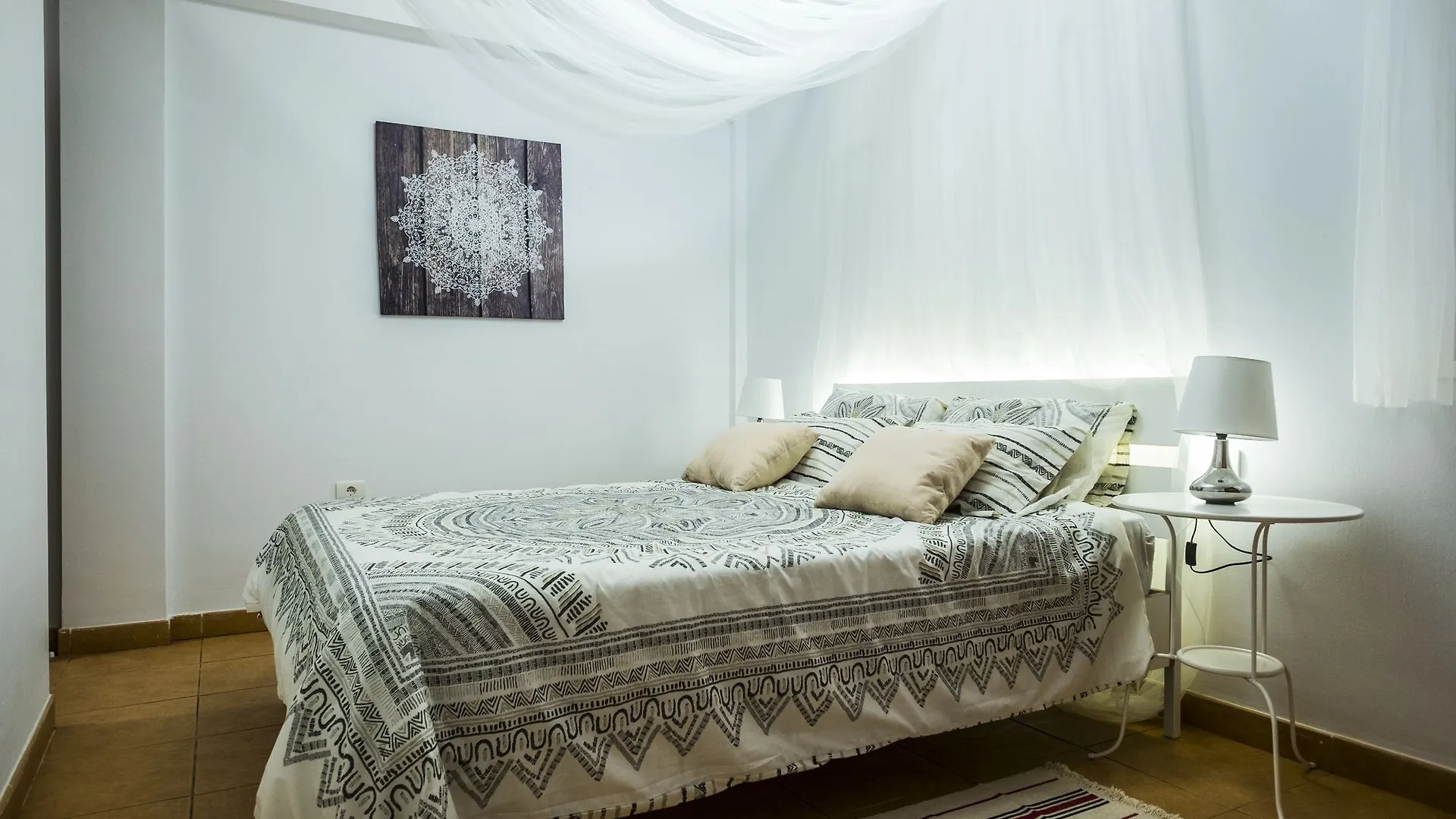 ארונה Trendy And Glamour 2 Bedrooms Apartment ספרד